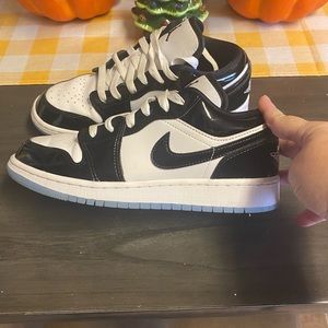 Nike Air Jordans like New size 4y